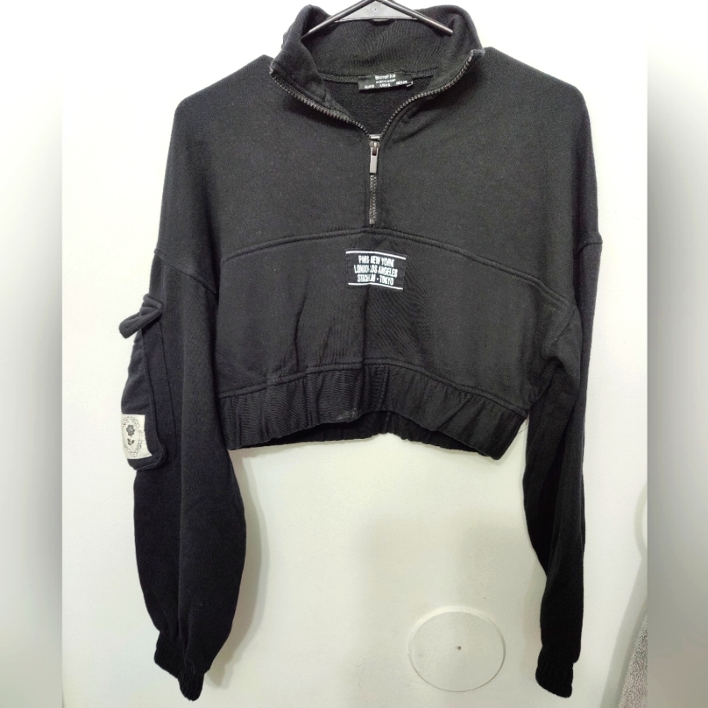 Bershka crop top with side pocket black size S